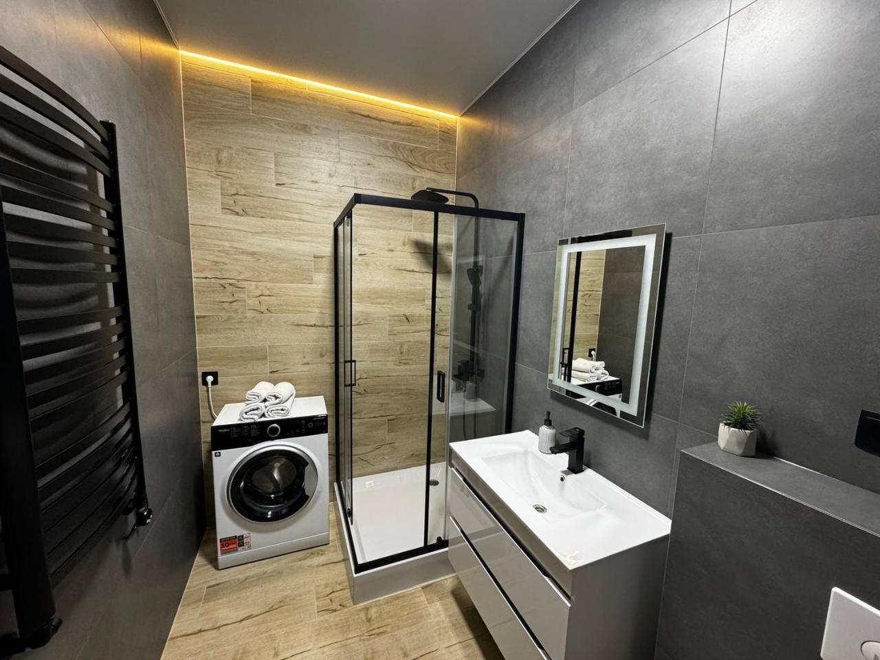 Апартаменти В Новобудові Авалон Зелена Lviv Exterior photo